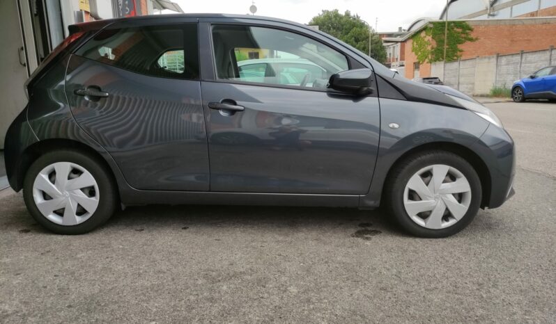 TOYOTA AYGO PER NEOPATENTATI pieno